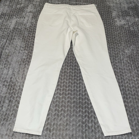 L.L. Bean Classic Fit Skinny Leg Jeans.  Size 10 - Picture 8 of 9